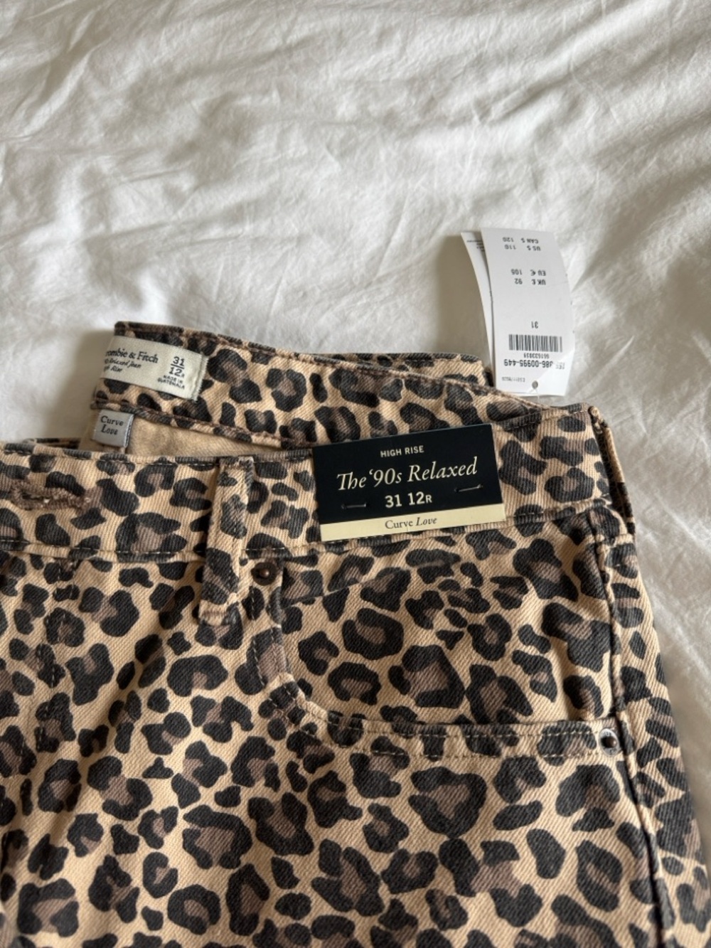 Abercrombie 90s relaxed high rise curve love leopard jean NWT - Picture 5 of 9